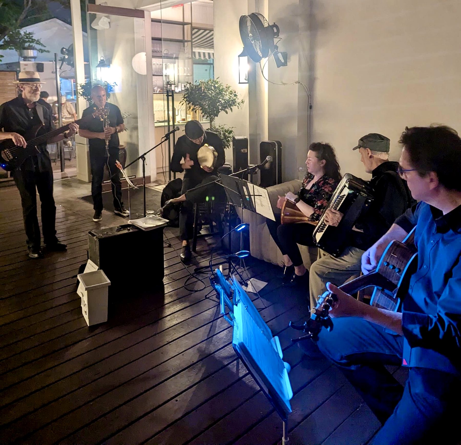 Bass, clarinet, riq, darbuka, accordion and guitar mid-set